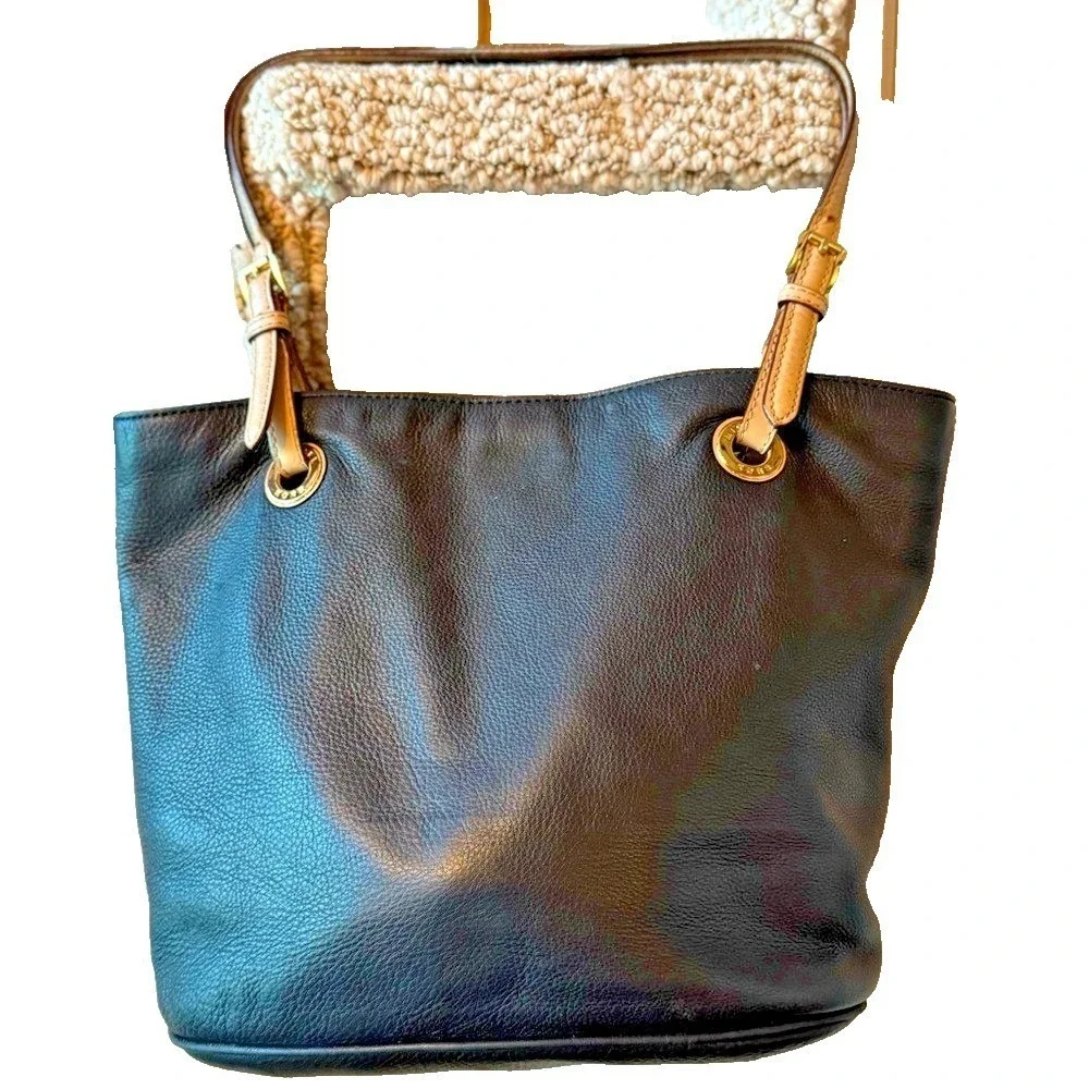 Michael Kors Elegant Black Leather‎ Tote Bag